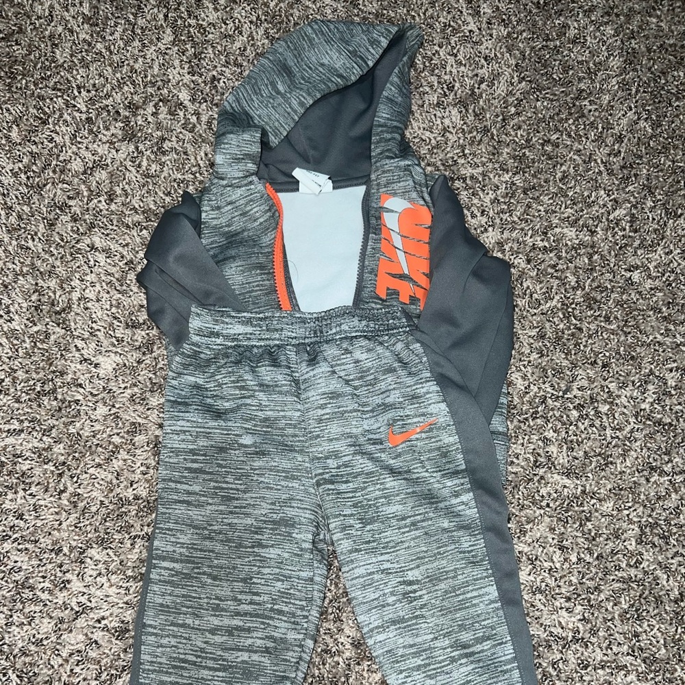 Boys Nike Jogging Suit